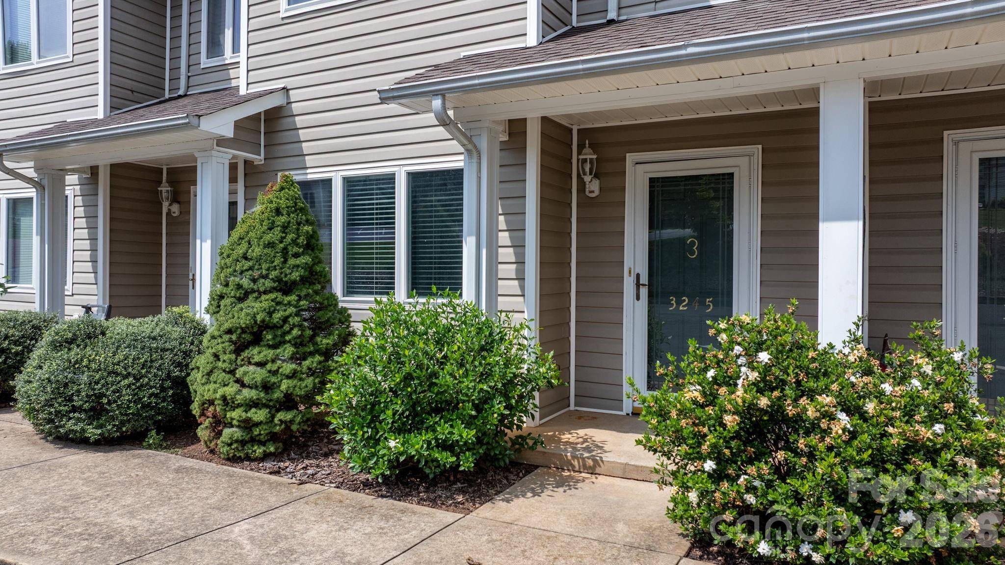 3245 White Oak CT, Claremont, NC 28610