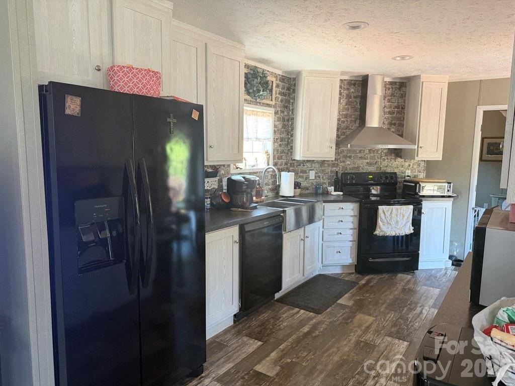 365-A Guernsey LN, Roebuck, SC 29376