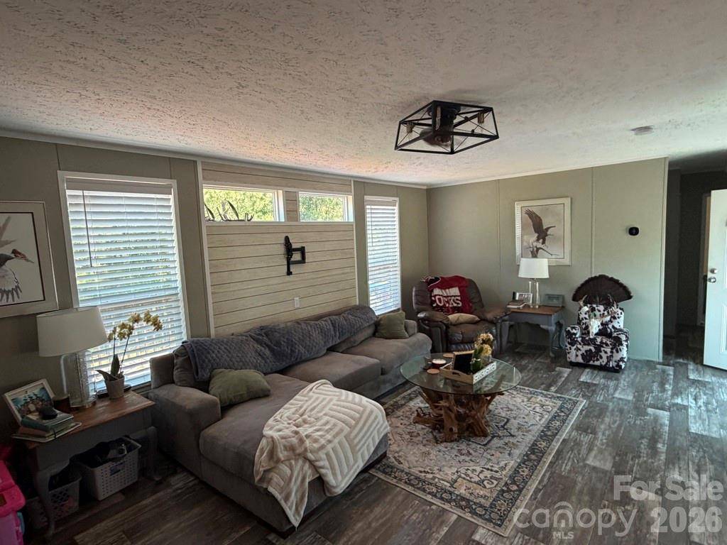 365-A Guernsey LN, Roebuck, SC 29376