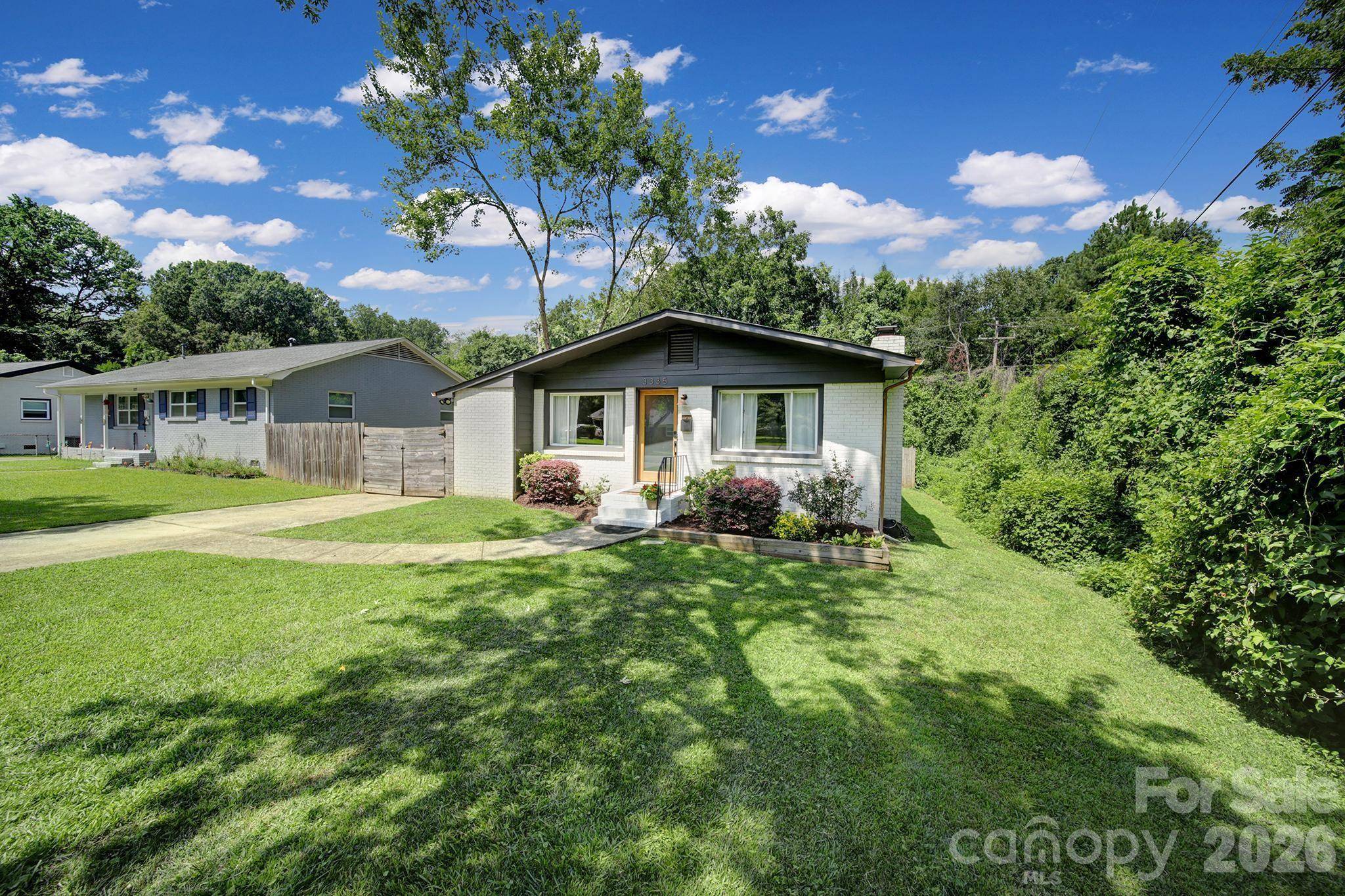 3335 Dunaire DR, Charlotte, NC 28205