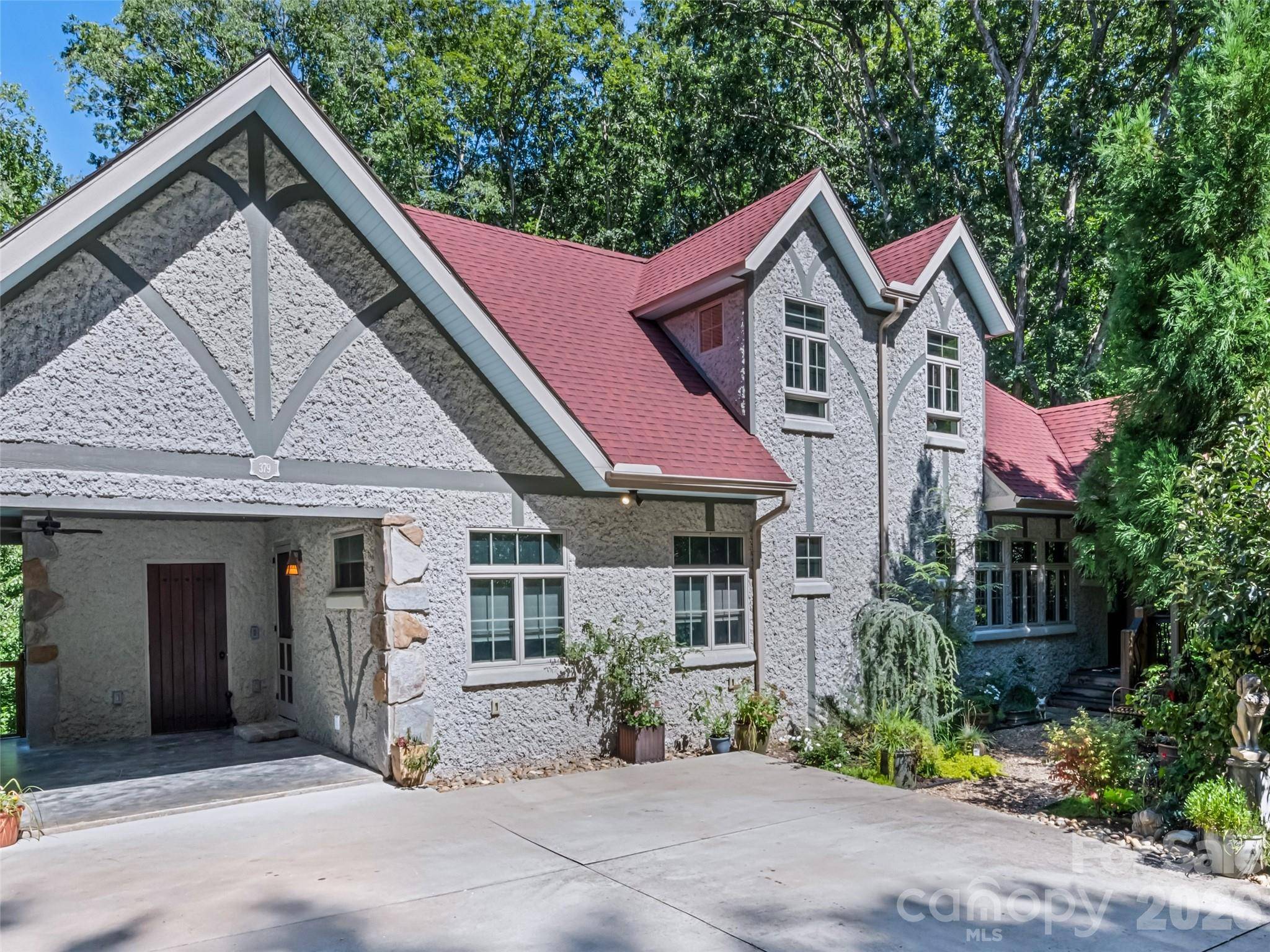 379 Holston Village RD, Waynesville, NC 28786