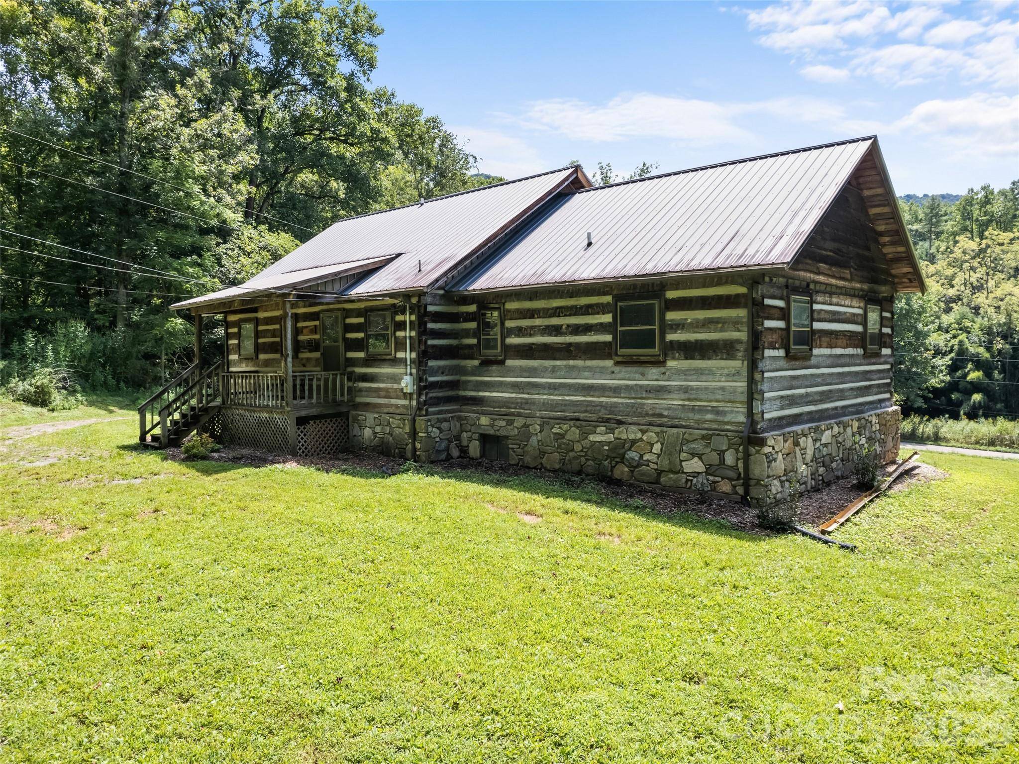 831 Qualla RD, Waynesville, NC 28785