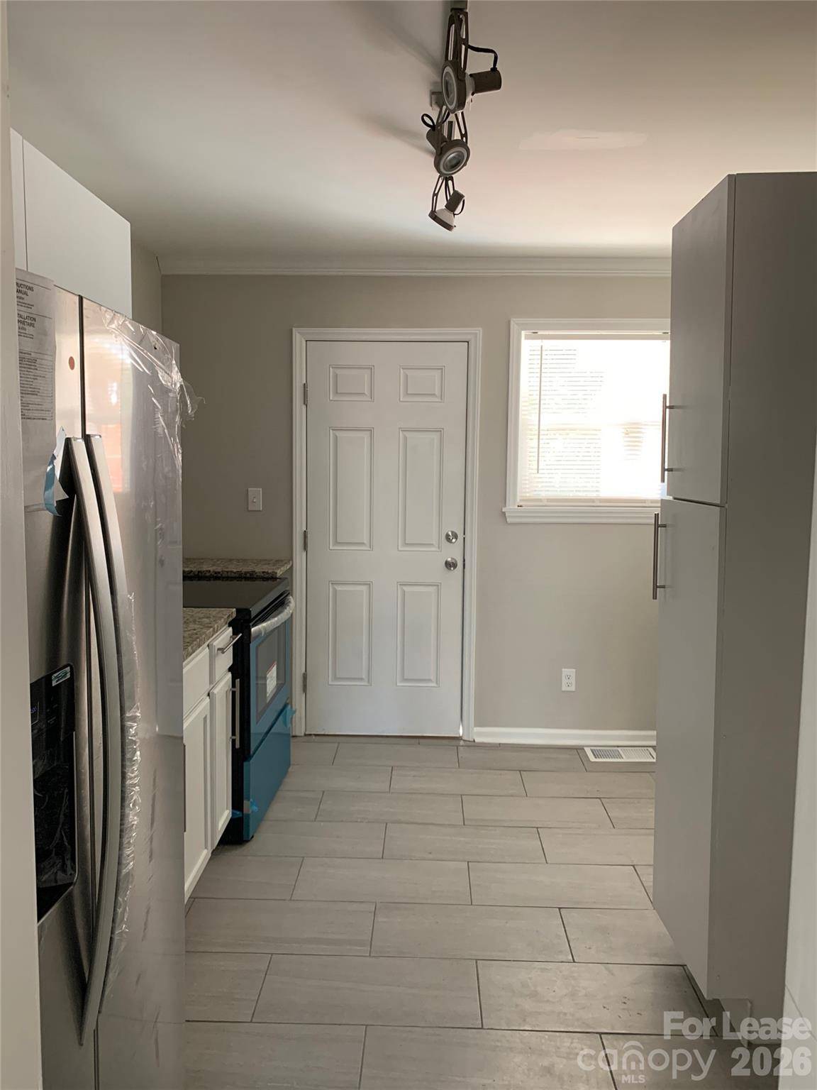 2717 Columbus CIR, Charlotte, NC 28208