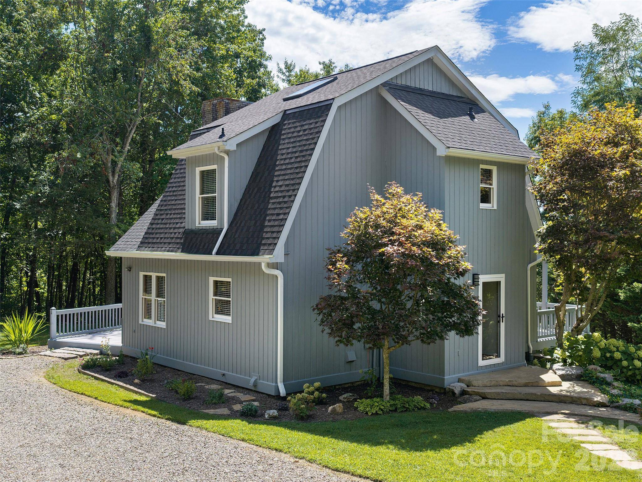 225 Long Branch RD, Swannanoa, NC 28778