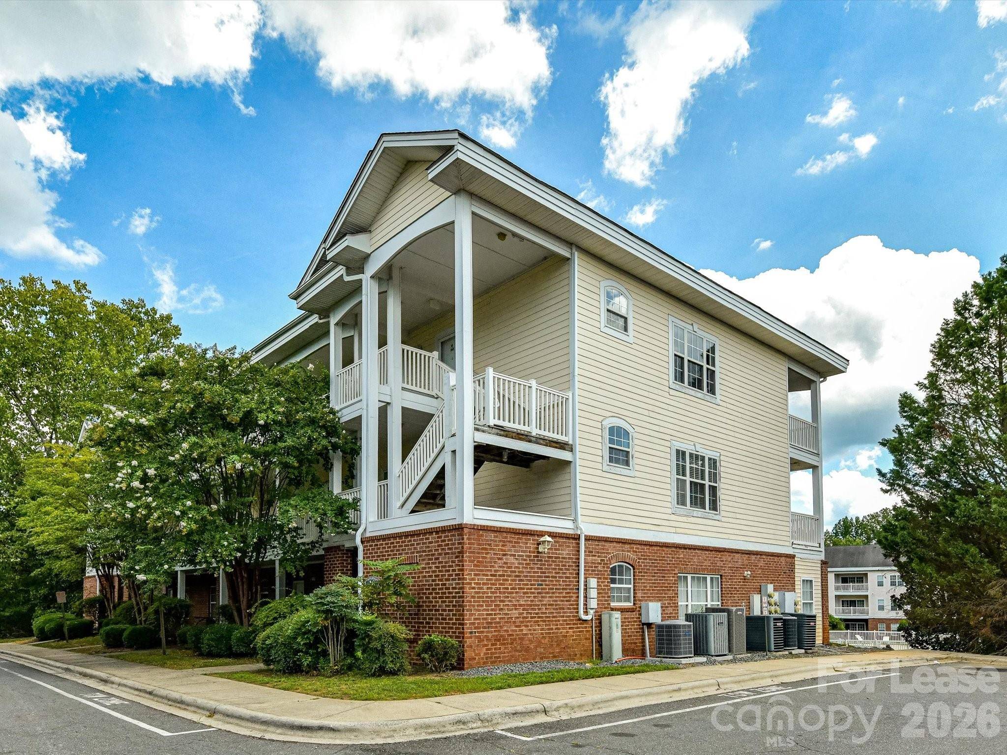 8658 Coralbell LN, Charlotte, NC 28213