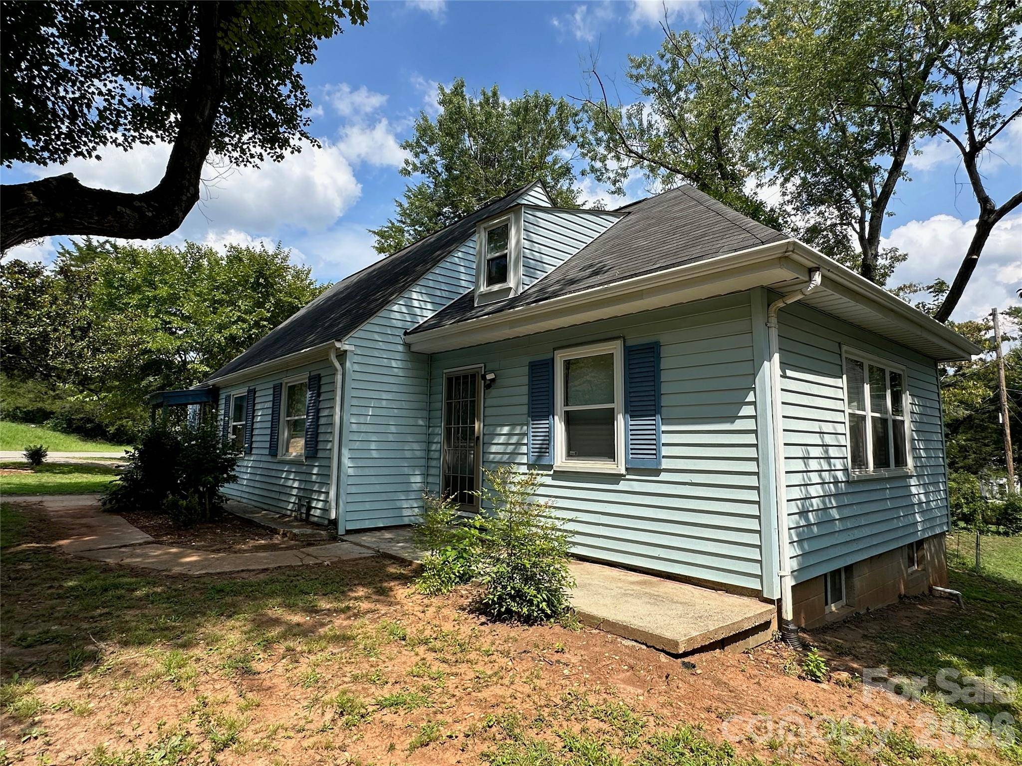 1012 Louise RD, Winston Salem, NC 27107
