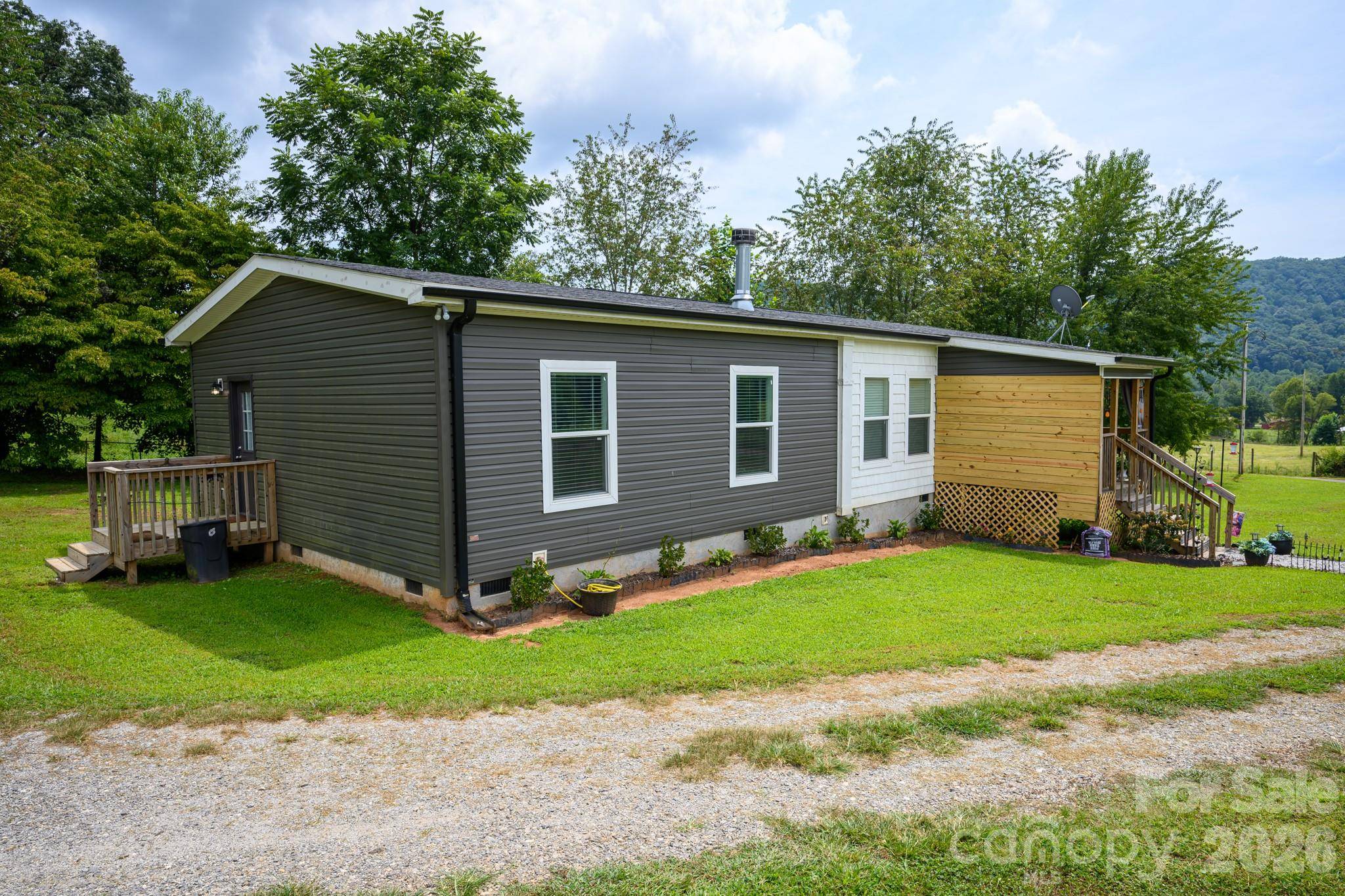 324 Plemmons PL, Marion, NC 28752
