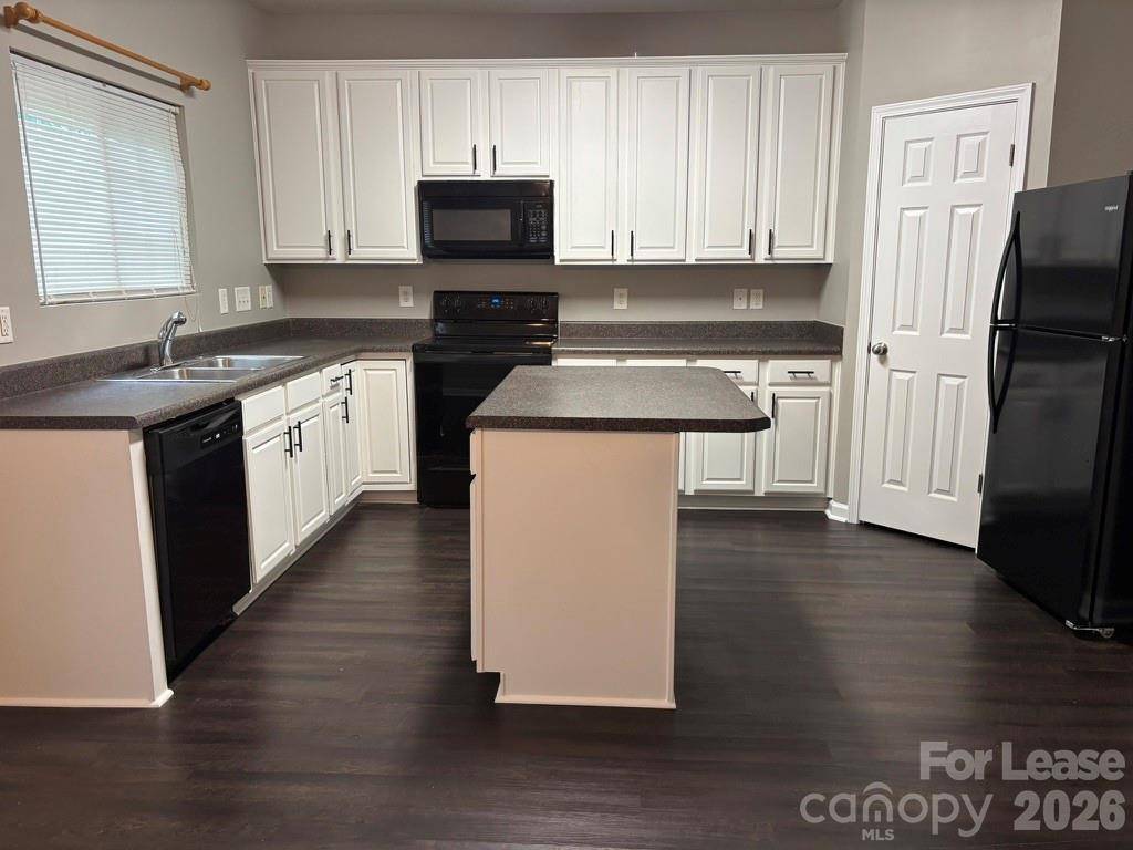 18 Sharpstone LN, Durham, NC 27703