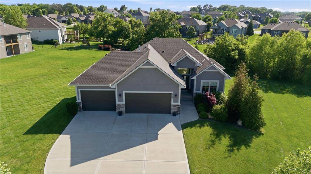 19024 Theden ST, Spring Hill, KS 66083