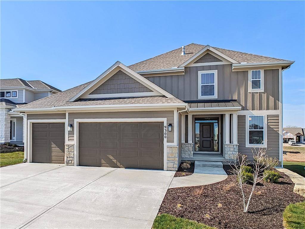 9300 Zarda DR, Lenexa, KS 66227
