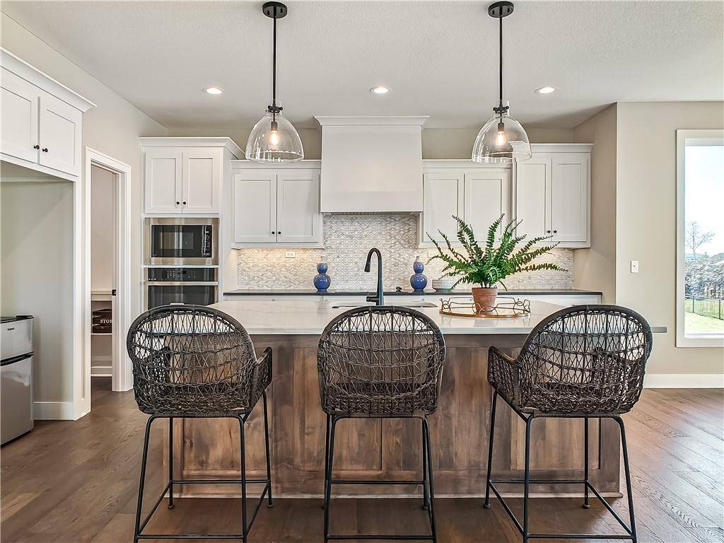 9300 Zarda DR, Lenexa, KS 66227