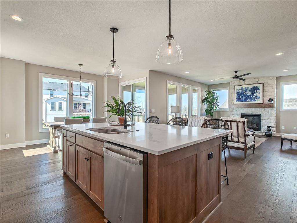 9300 Zarda DR, Lenexa, KS 66227