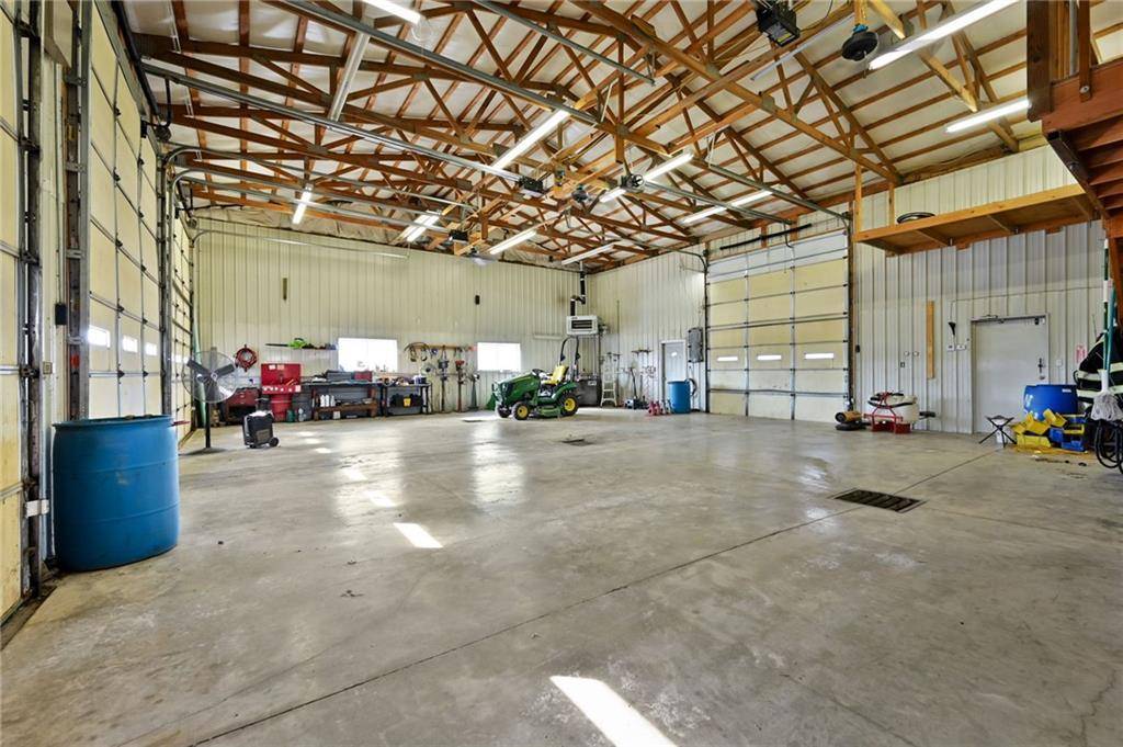 369 575p RD, Clinton, MO 64735