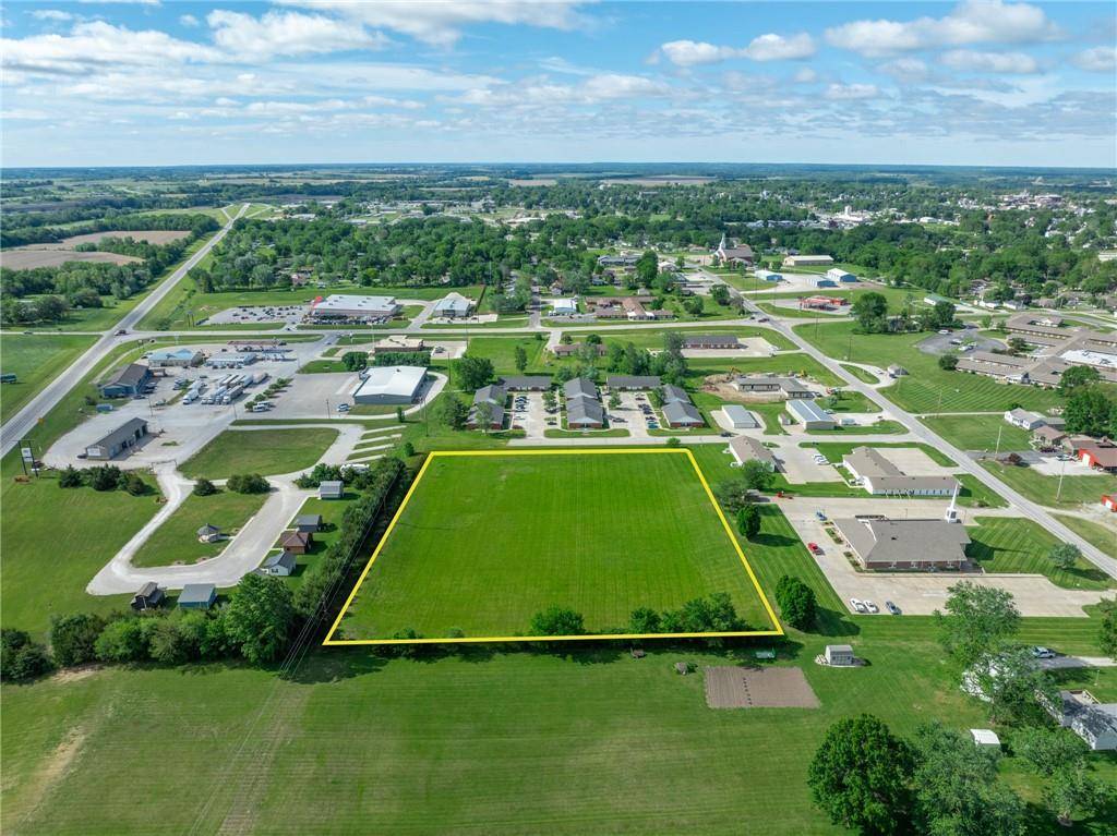 E 30th ST, Trenton, MO 64683