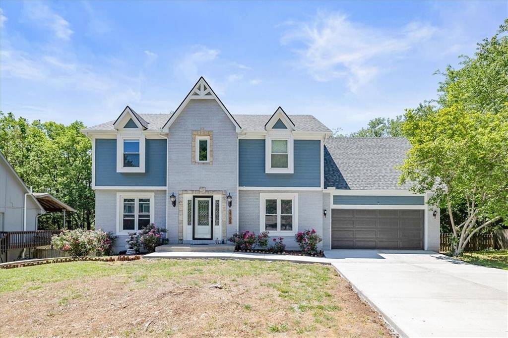 3705 SW Kimstin CIR, Blue Springs, MO 64015