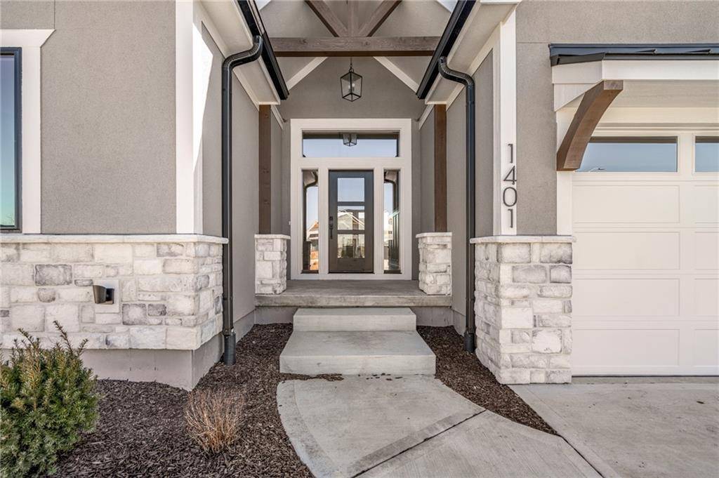 1401 Kintyre CT, Raymore, MO 64083