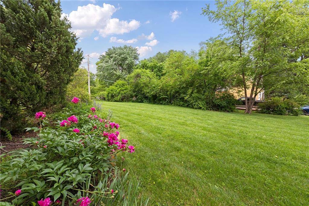6904 W 79th ST, Overland Park, KS 66204