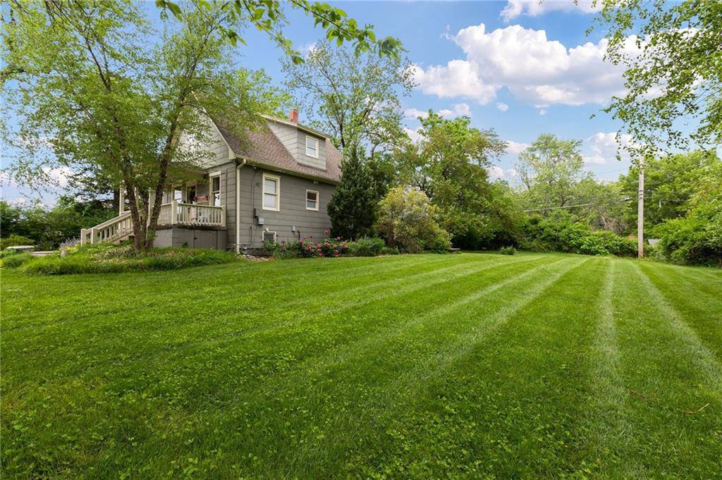 6904 W 79th ST, Overland Park, KS 66204