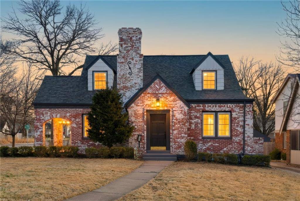 247 E 74th TER, Kansas City, MO 64114