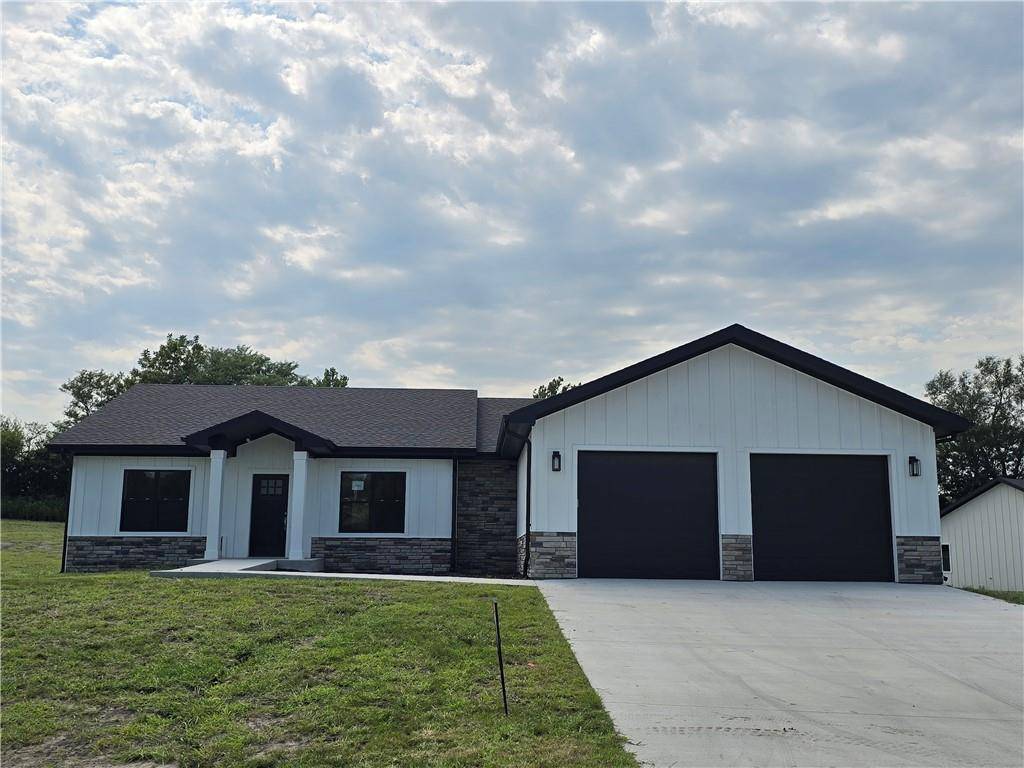 1005 George CT, Effingham, KS 66023