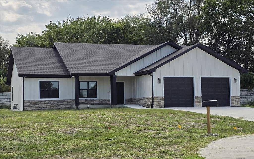 1007 George CT, Effingham, KS 66023