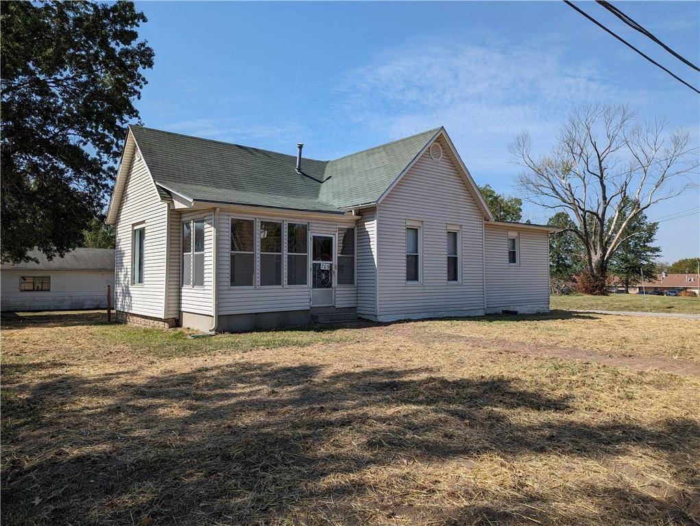 709 W Benton ST, Windsor, MO 65360