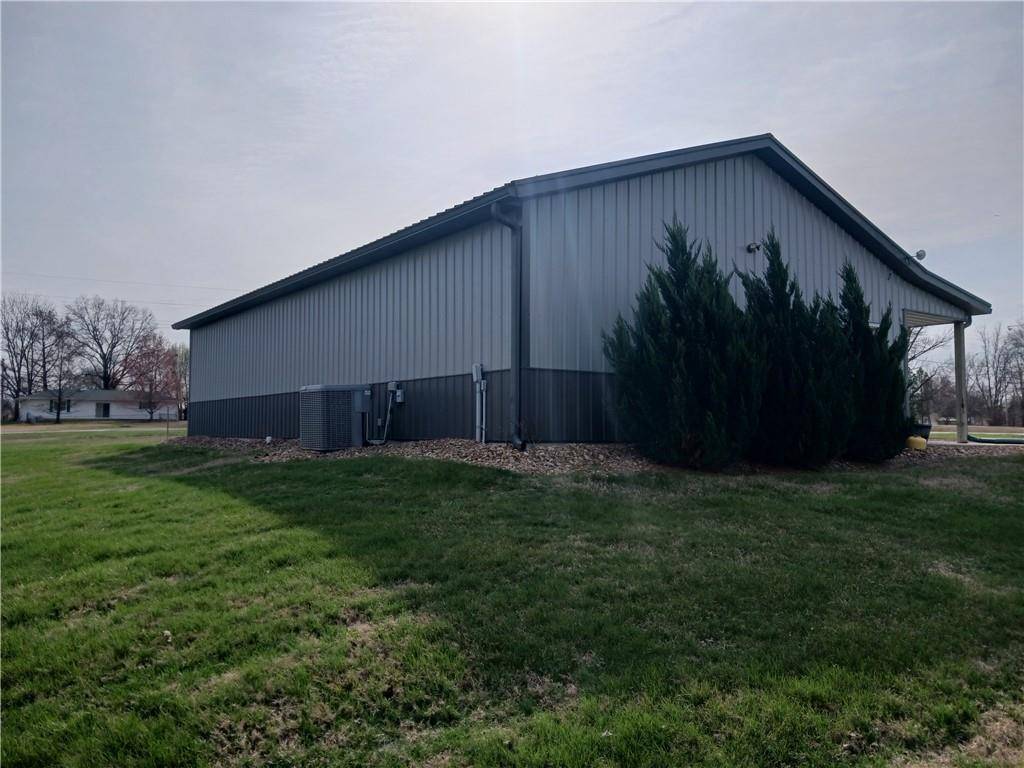 2667 NW 7 HWY, Clinton, MO 64735