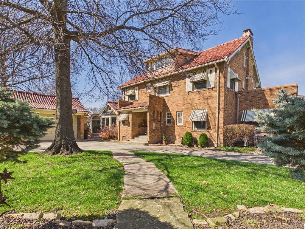 304 W 9th ST, Fort Scott, KS 66701