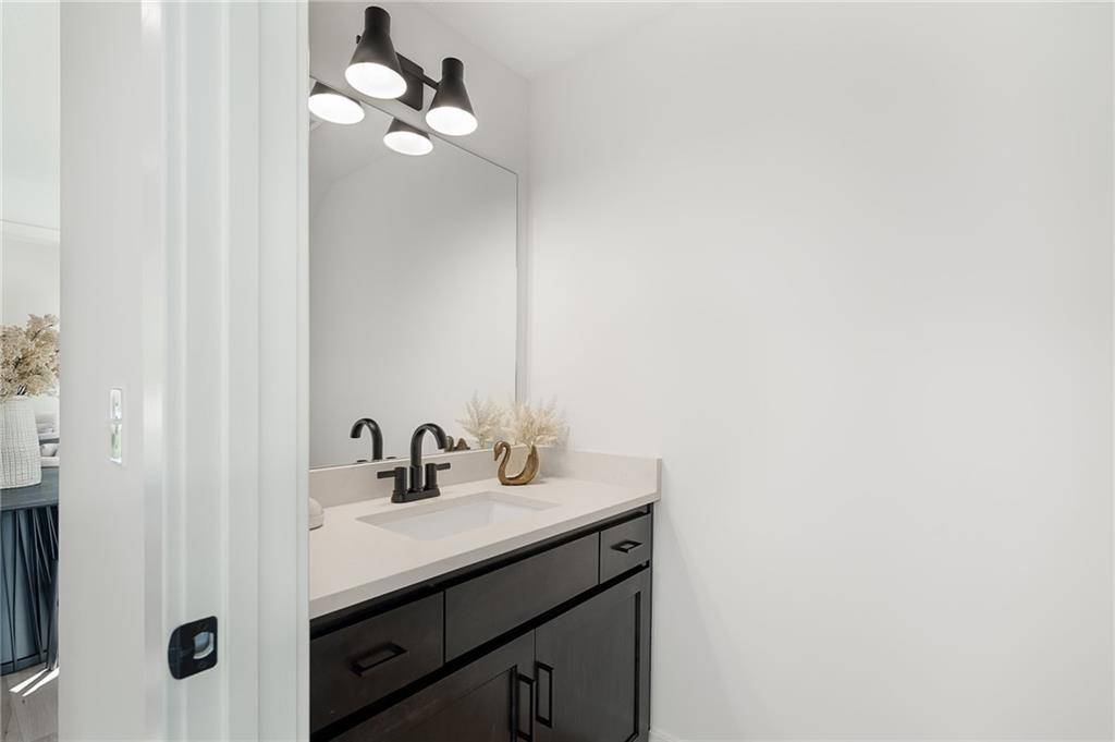 9603 Red Oak DR, Lenexa, KS 66219