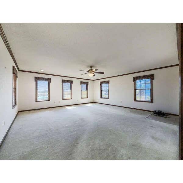 1405 High DR, Lexington, MO 64067