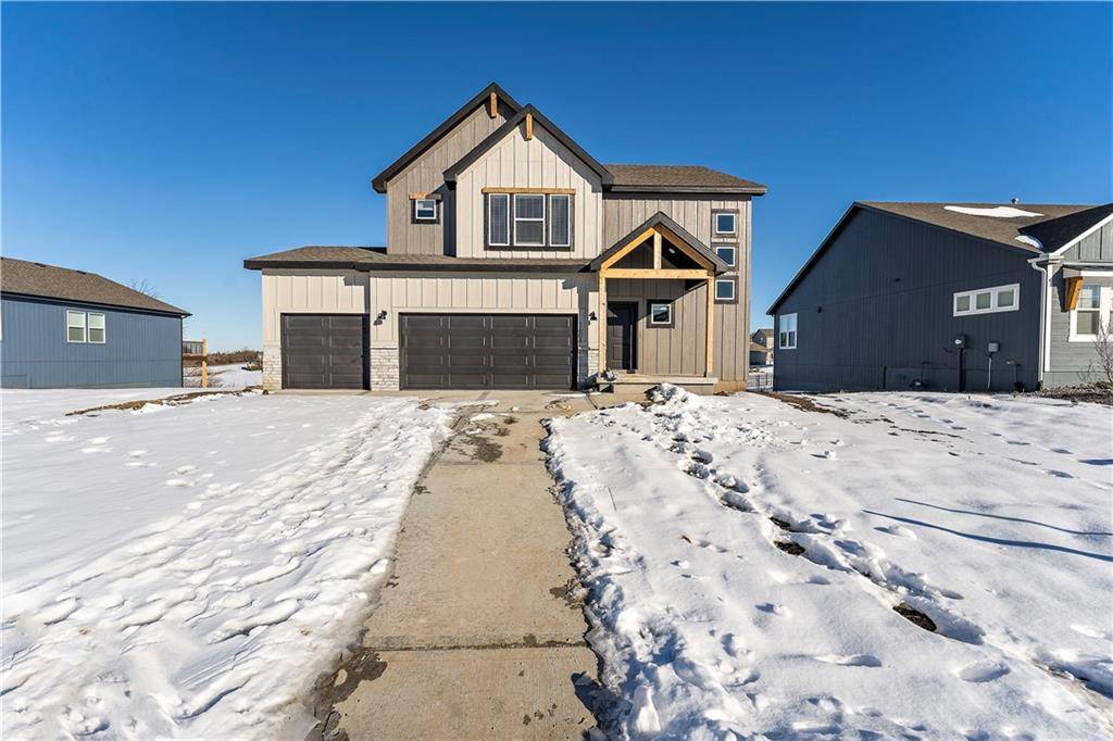 9026 SW 5th ST, Blue Springs, MO 64064