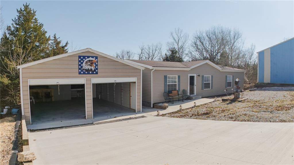 28810 Paradise DR, Warsaw, MO 65355