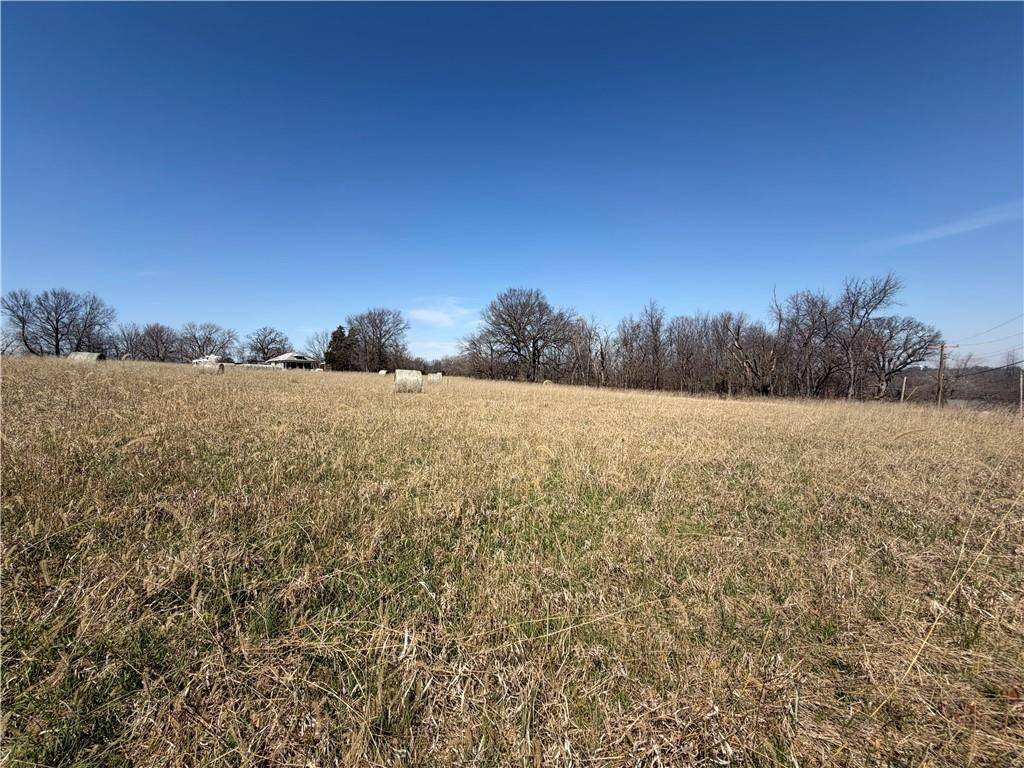 Highland ST, Carrollton, MO 64633