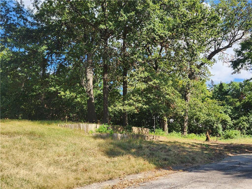 Ash AVE, Raytown, MO 64138