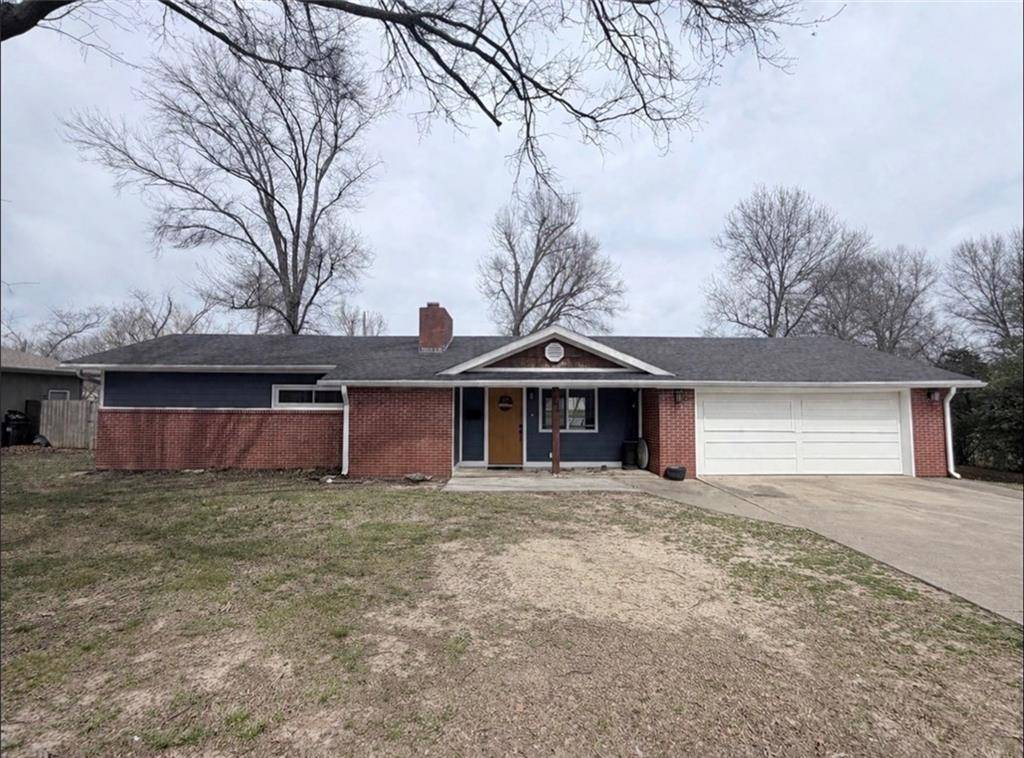 807 Lakeview DR, Pittsburg, KS 66762