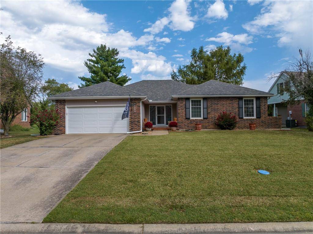 1804 S Nicklaus DR, Clinton, MO 64735