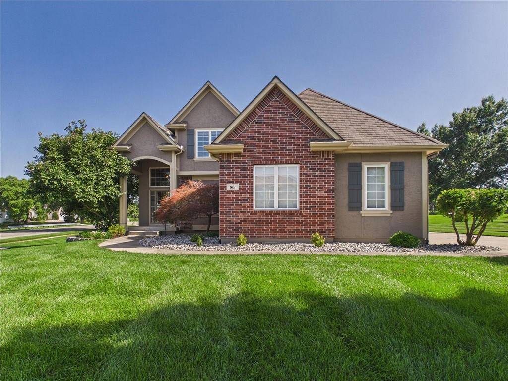 901 SW Drake DR, Lee's Summit, MO 64082