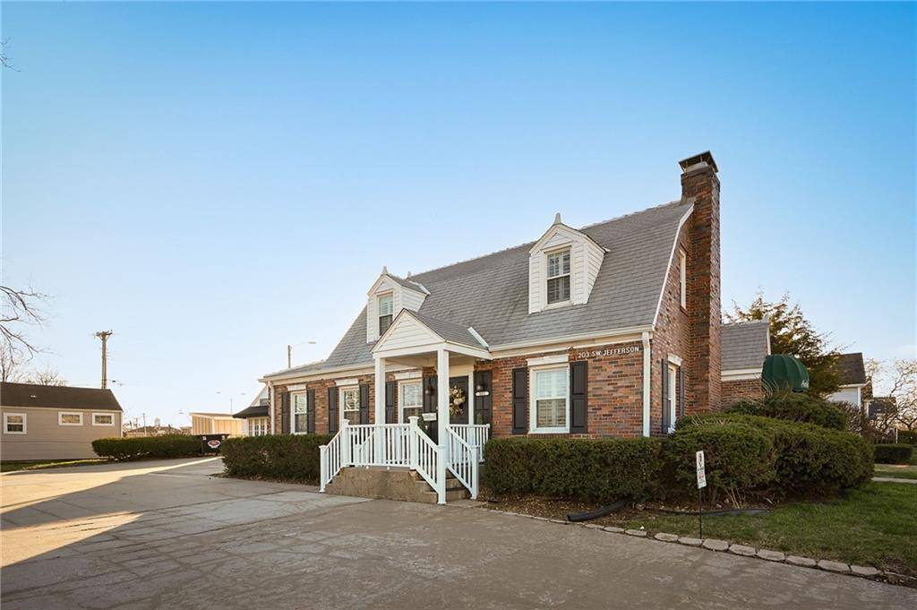 203 SW JEFFERSON ST, Lee's Summit, MO 64063