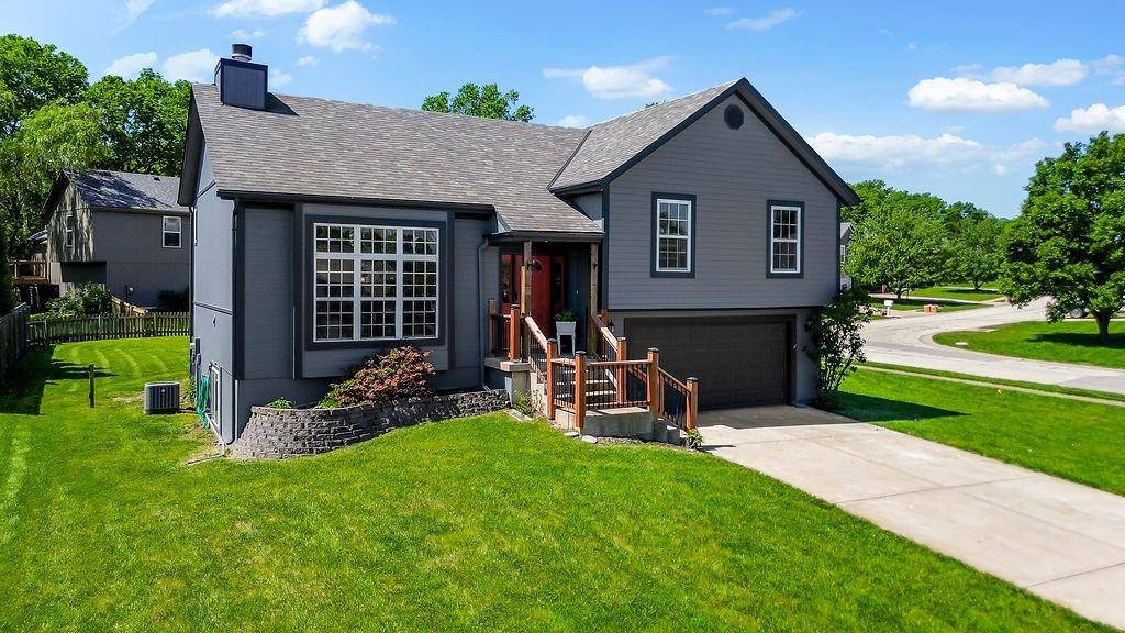 20855 W 227th ST, Spring Hill, KS 66083