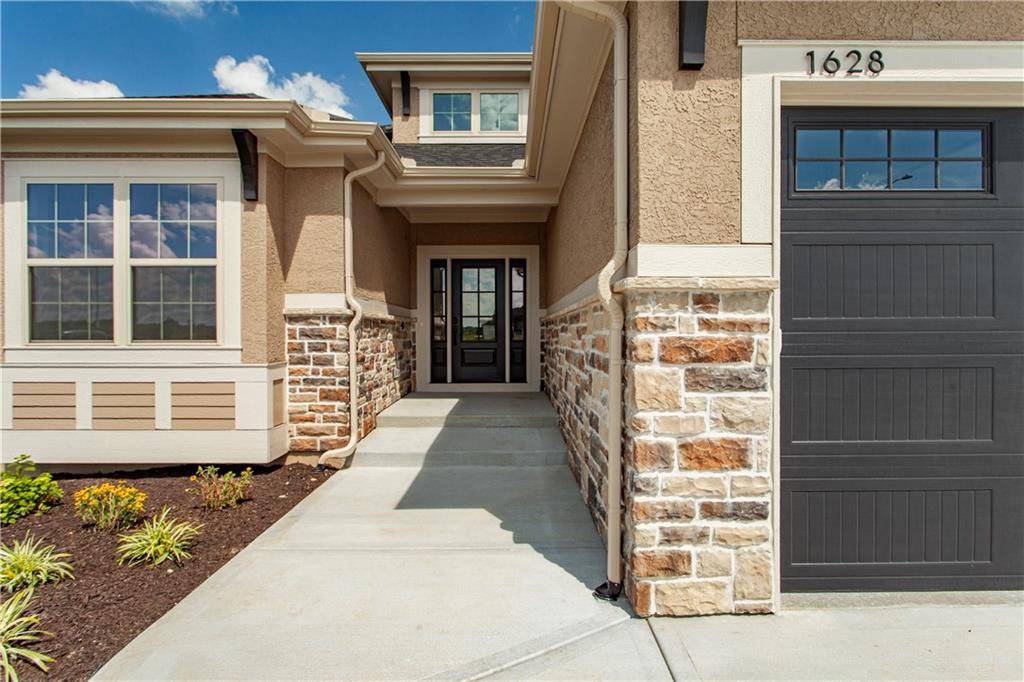 1628 Hanover LN, Raymore, MO 64083