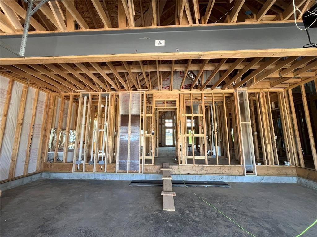 500 Bentwater DR, Raymore, MO 64083