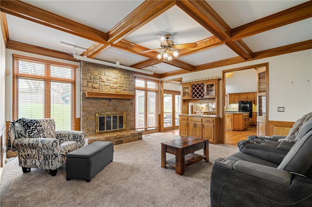 5826 Oakview ST, Shawnee, KS 66216