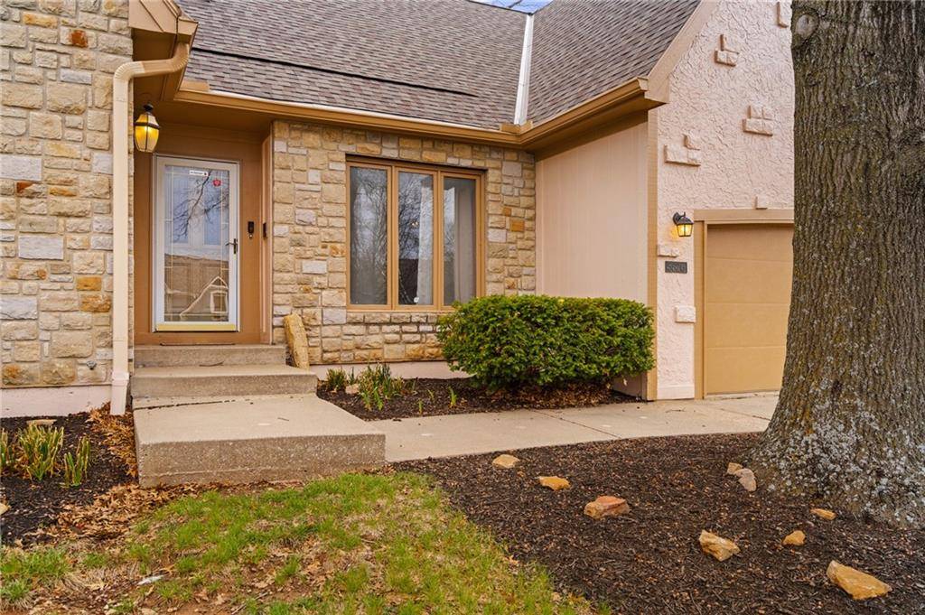 5826 Oakview ST, Shawnee, KS 66216