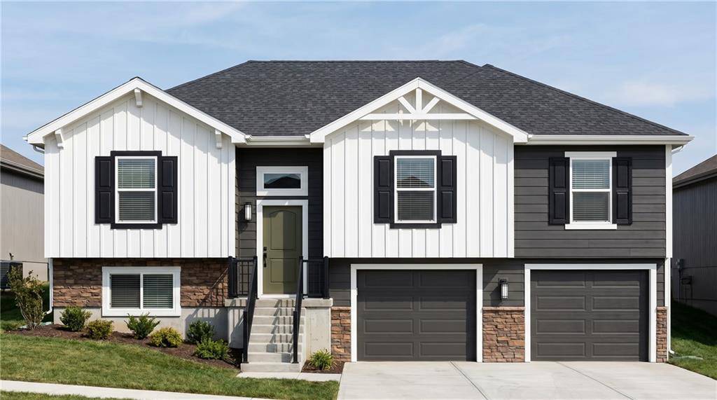 600 Foxglove LN, Raymore, MO 64083