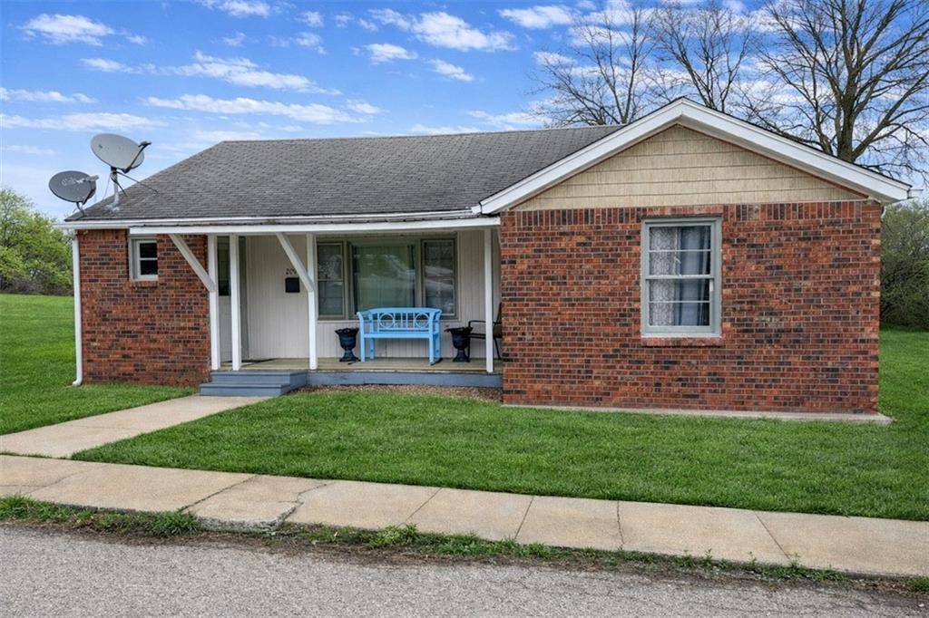 209 S Locust ST, Carrollton, MO 64633