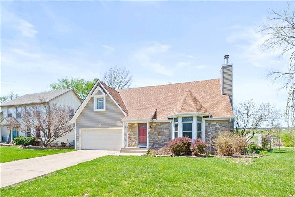 15410 Robinson ST, Overland Park, KS 66223