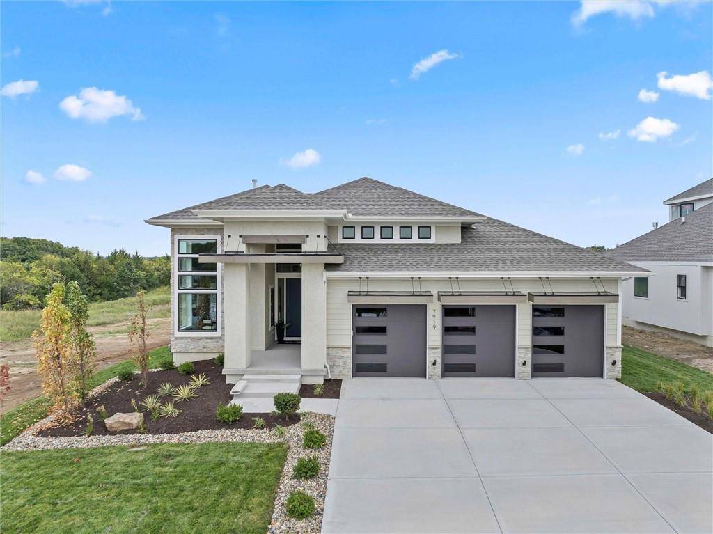 8010 Deer Run ST, Shawnee, KS 66220