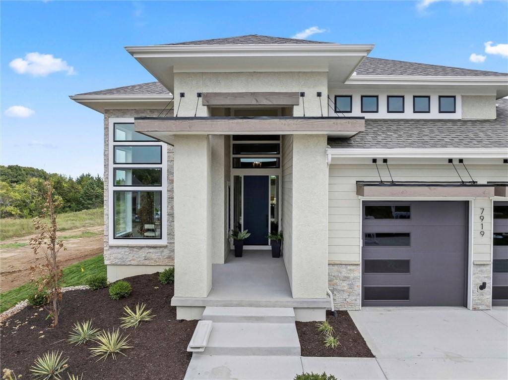 8010 Deer Run ST, Shawnee, KS 66220