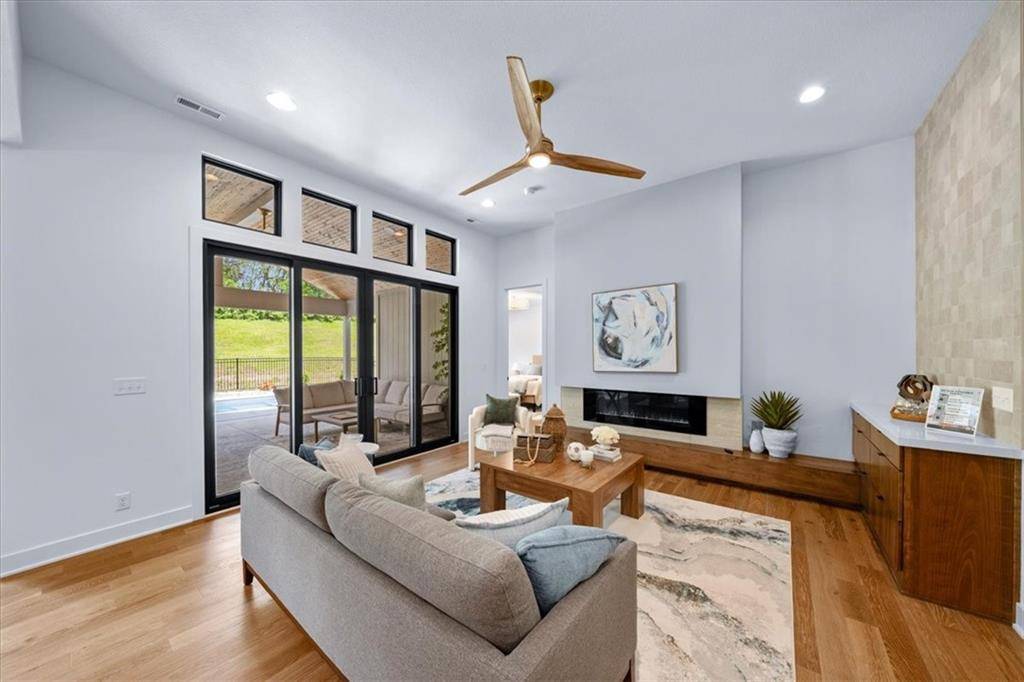 2124 SW Wheatfield DR, Lee's Summit, MO 64082