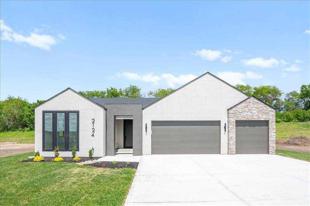 2124 SW Wheatfield DR, Lee's Summit, MO 64082